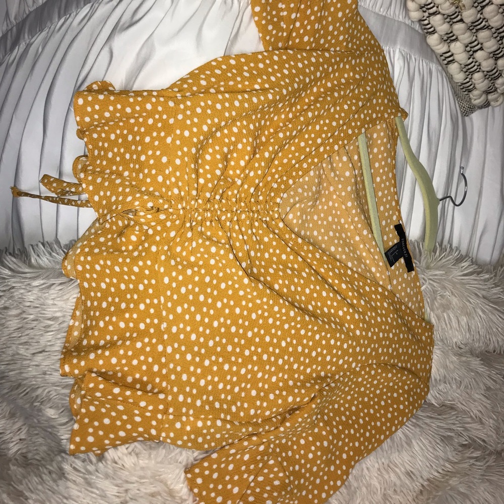 Cute yellow top